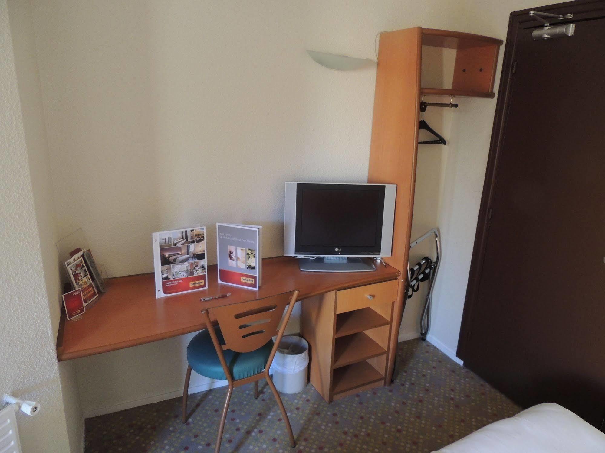 Ibis Budget Saint-Ouen-L'Aumone Exterior foto